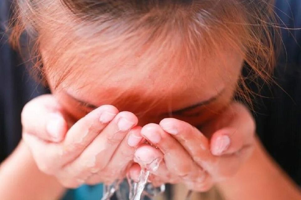 Невидимая угроза: опасность моющих средств для здоровья глаз