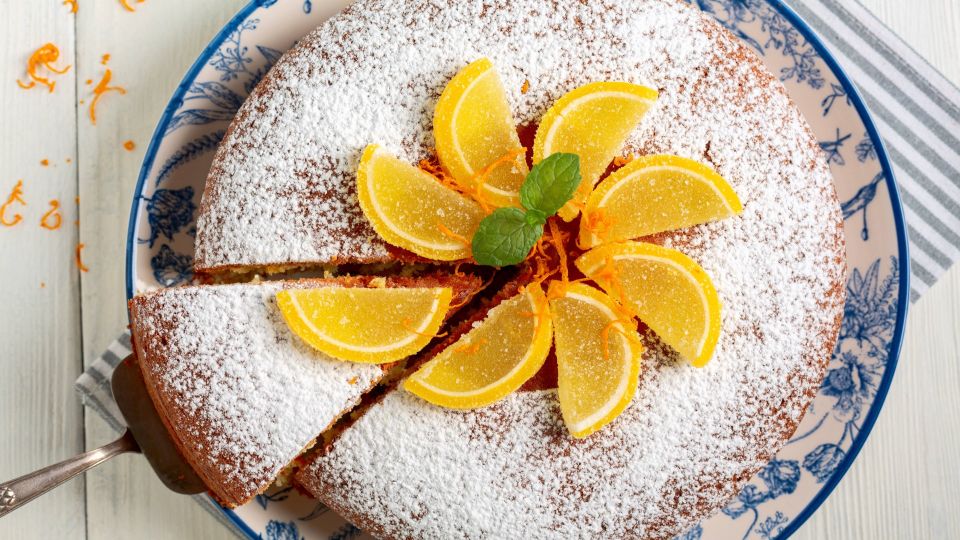 Этот апельсиновый пирог готовится проще шарлотки: даже тесто вымешивать не нужно