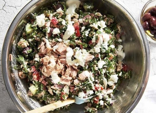 Готовим легко и быстро: три салата за 10 минут для неожиданных гостей