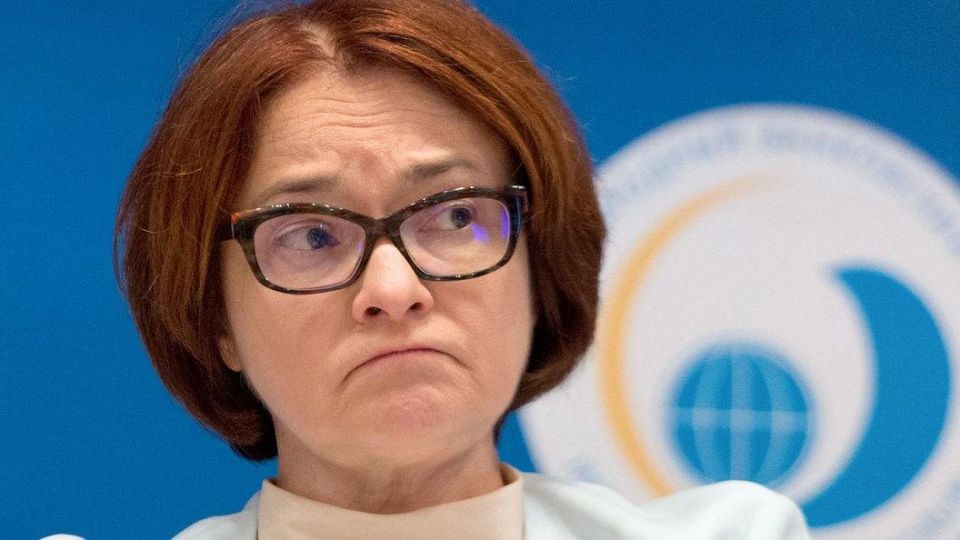 Банк России вводит новые лимиты: только 10 карт на человека для борьбы с мошенничеством