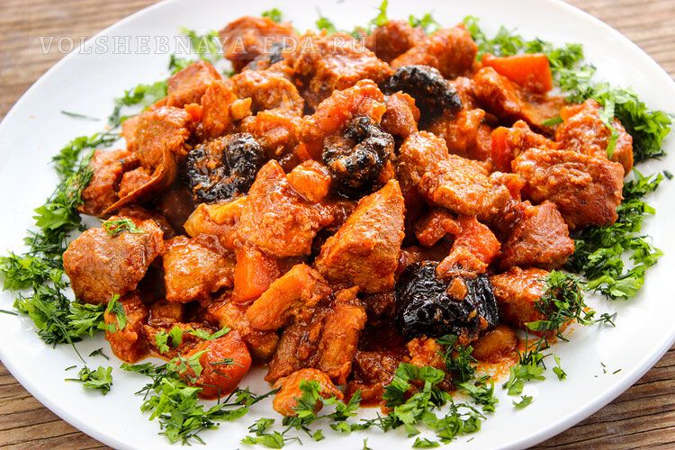 Свинина с черносливом: уютный рецепт для домашнего ужина