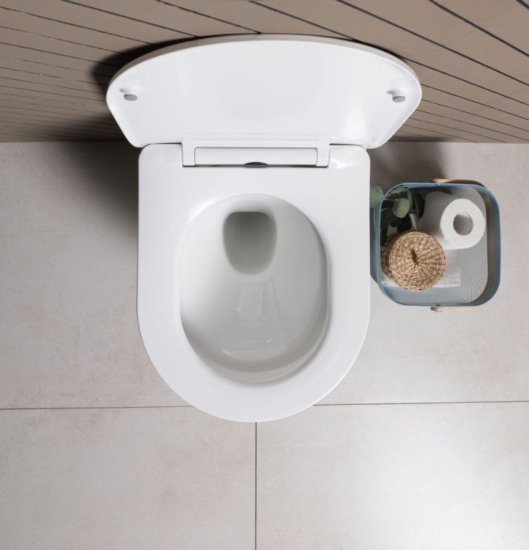 Течет унитаз? Узнайте, как устранить проблему самостоятельно и сэкономить на сантехниках