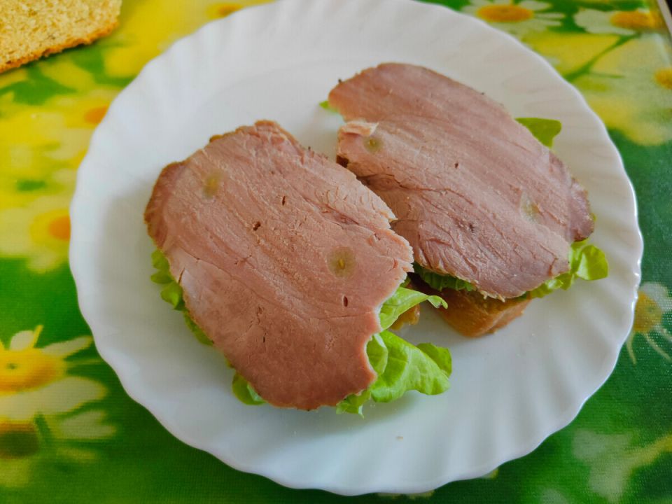 Запеченная свинина для бутербродов: наслаждайтесь вкусом и пользой