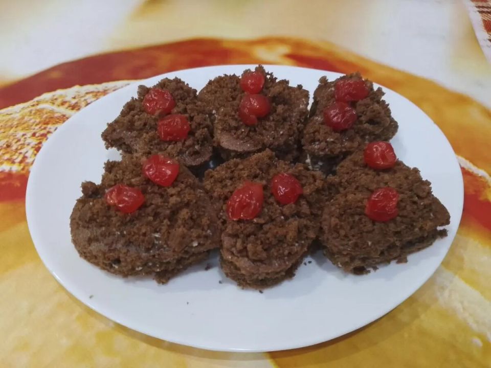 Шоколадные пирожные на сметане: восхитительный десерт с нежным кремом