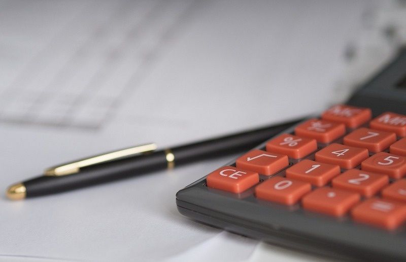 Новые законы в России: от лимитов на сим-карты до повышения пенсий