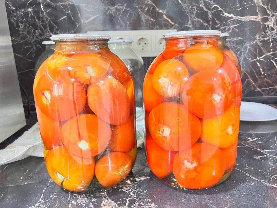 Томаты с чесноком на зиму: секреты вкусной закуски