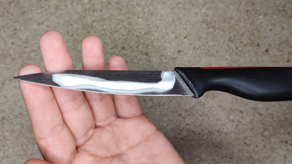 Неожиданный трюк с зубной пастой для заточки ножей и ножниц