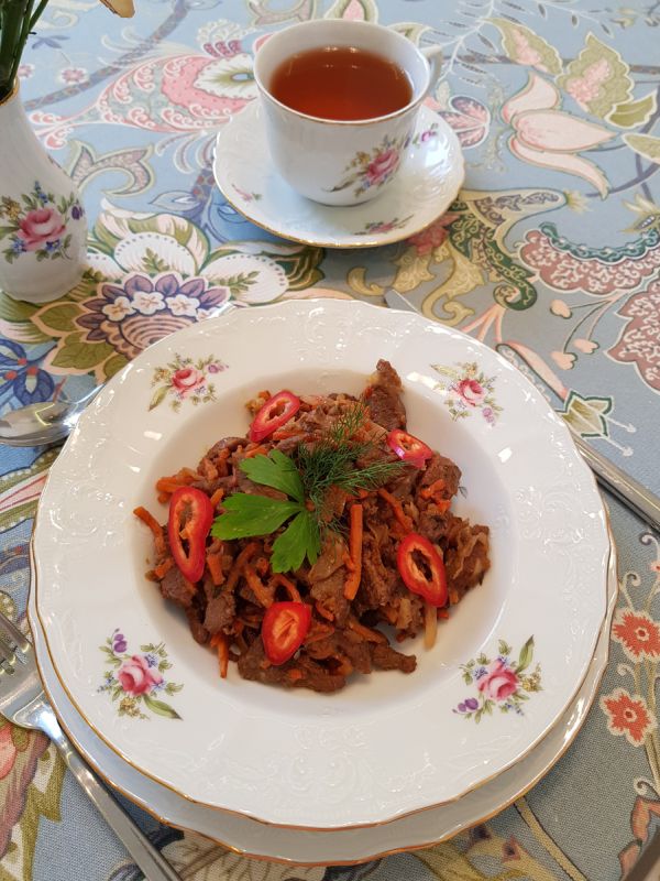 Ароматный гуляш из говядины для морозного дня