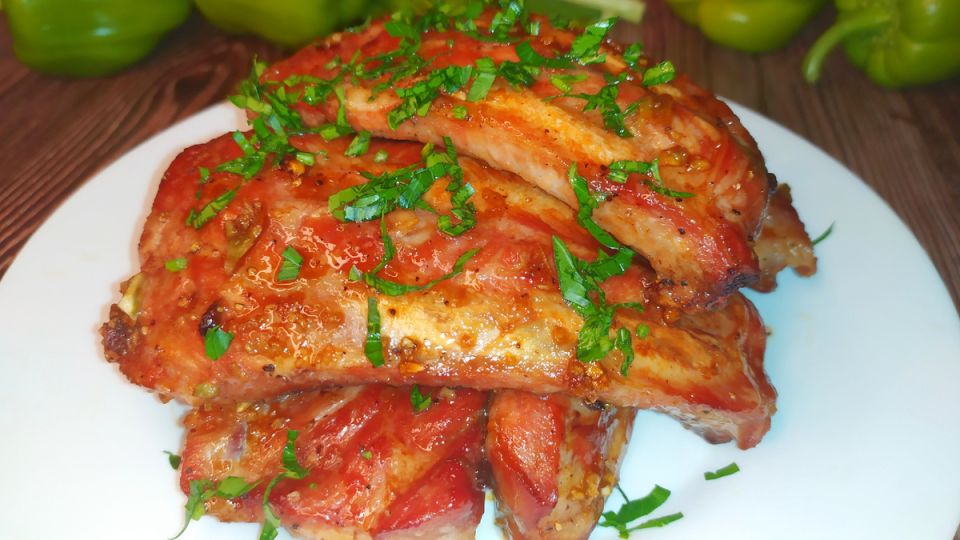 Потрясающие свиные ребрышки в духовке с соевым соусом и медом