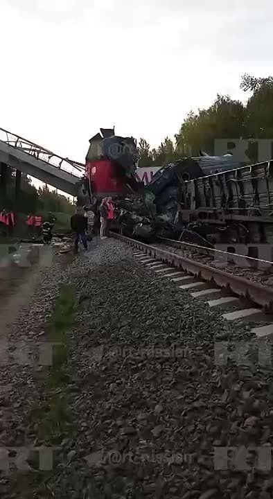  : RT        