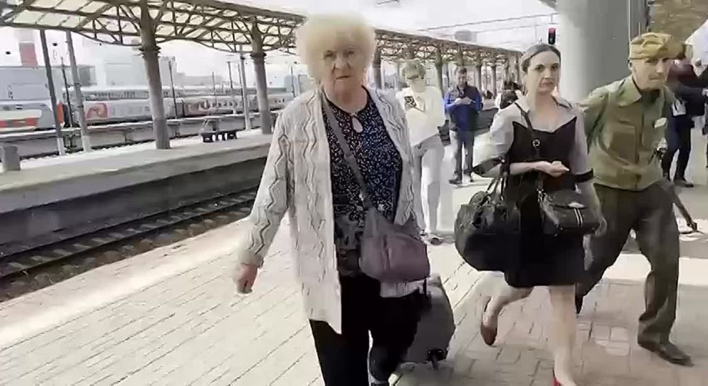     :  ,     ,    