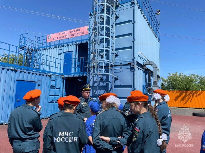 Кадеты узнали о профессии пожарного-спасателя