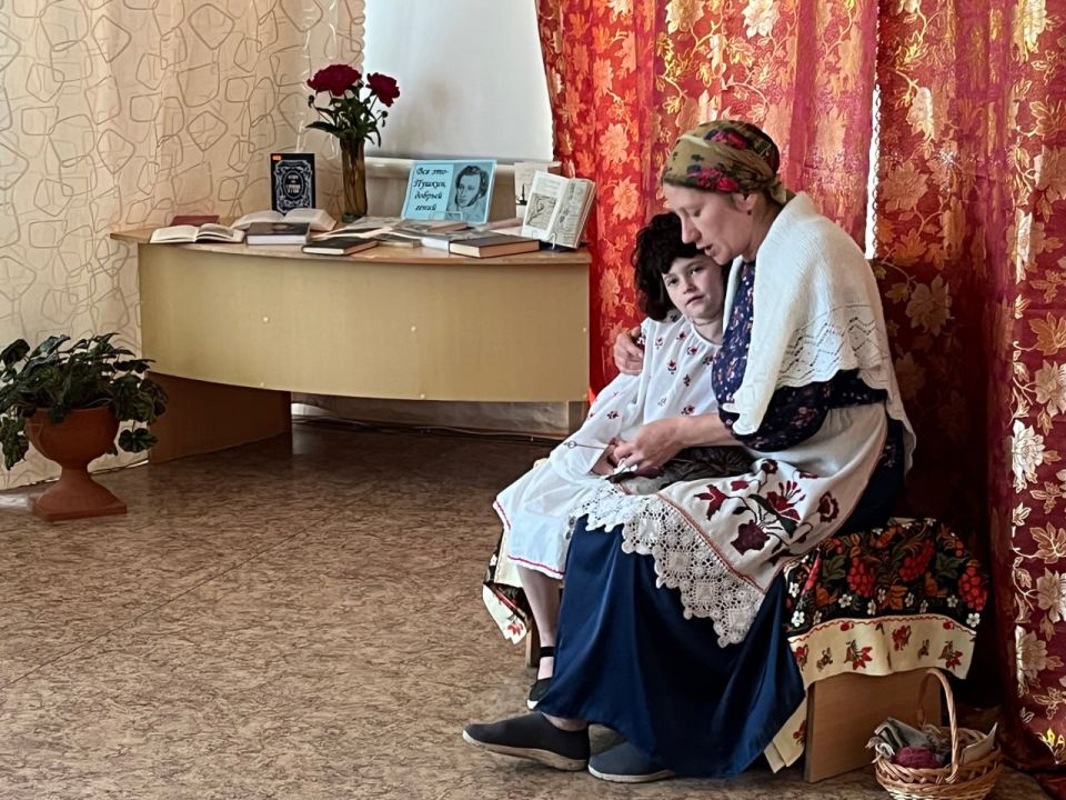 6 июня в Пушкинский день в Центральной межпоселенческой библиотеке состоялся мини-спектакль «И Пушкин нам опять сердца расшевелит»