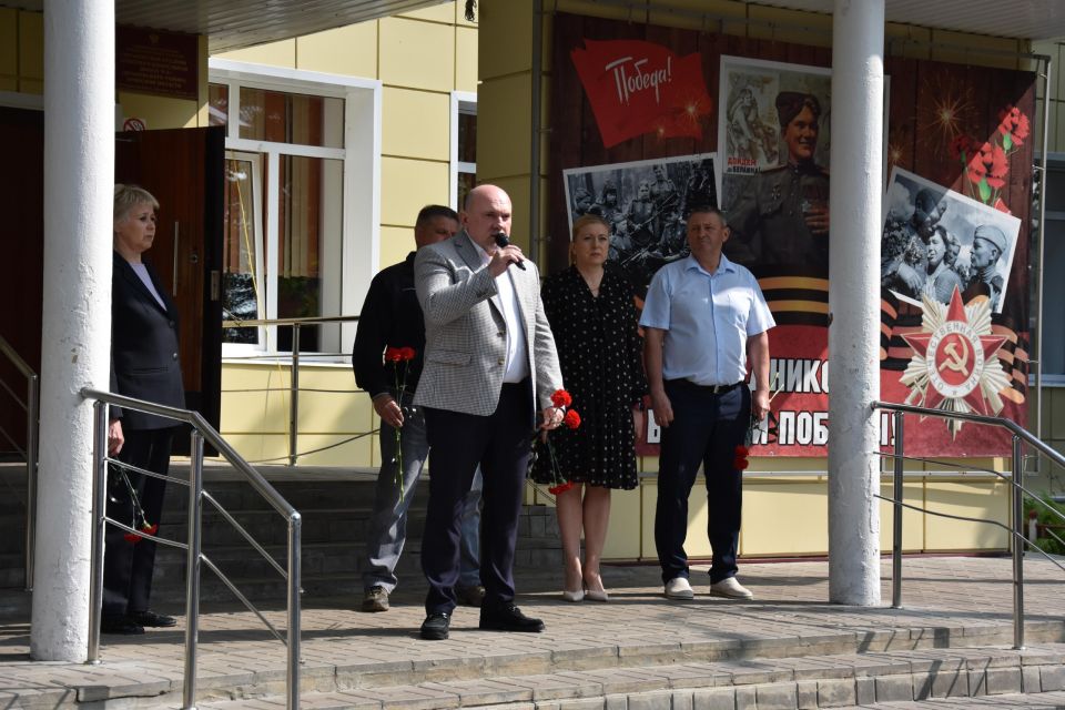 В городе Дятьково состоялось увековечивание памяти выпускника Дятьковской школы №3 Новикова Ивана Викторовича