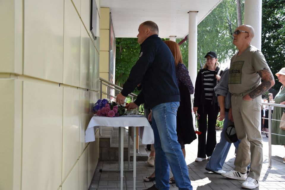 В городе Дятьково состоялось увековечивание памяти выпускника Дятьковской школы №3 Новикова Ивана Викторовича