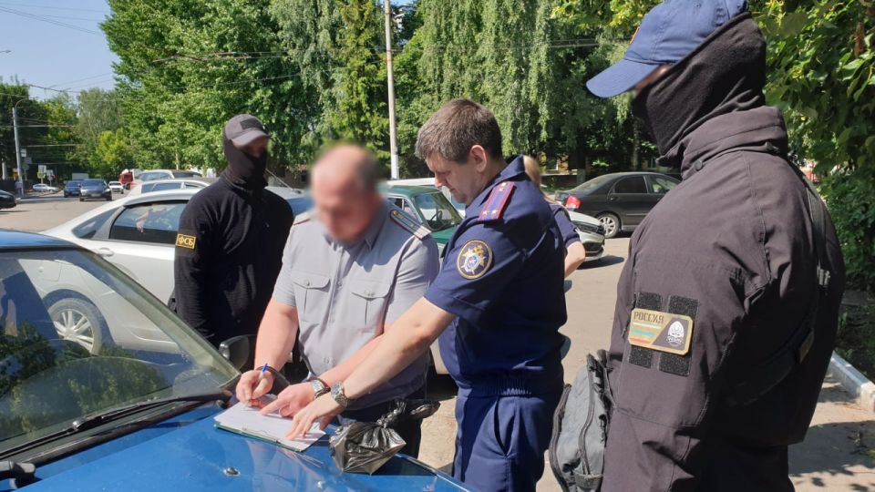 В Брянске заместитель начальника следственного изолятора, обвиняемый в получении взятки, заключен под стражу (ч. 3 ст. 290 УК РФ)
