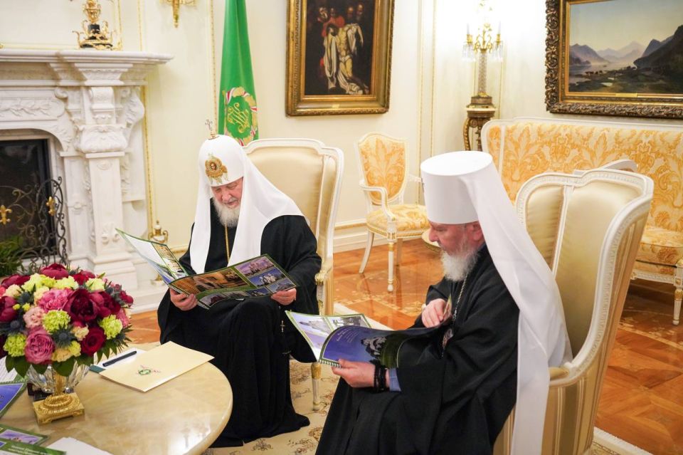 Александр Богомаз: Сегодня в Патриаршей и Синодальной резиденции в Даниловом монастыре в Москве состоялась рабочая встреча со Святейшим Патриархом Московским и всея Руси Кириллом