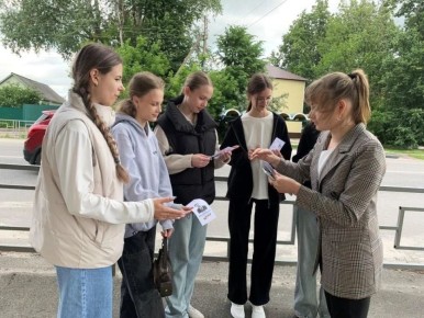 В Выгоничской районной и детской библиотеках продолжает свою работу акция &quot;Знай своего героя&quot;, посвященная Году защитника Отечества, 80-летию Великой Победы