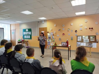 В Клинцовской детской библиотеке для ребят из лагеря дневного пребывания СОШ №7 прошёл урок-предупреждение &quot;Безопасное лето&quot;
