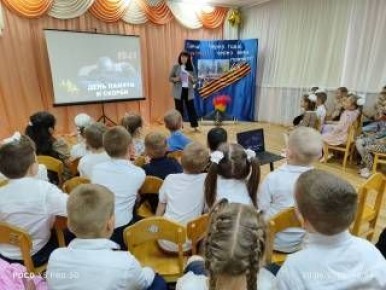 20 июня 2025 года в МБДОУ - детский сад №2 &quot;Соловушка&quot; прошло мероприятие посвященное Дню памяти и скорби, которое подготовили для ребят воспитатели старшей и подготовительной к школе групп Свидерская А.С. и Заворотова И. В