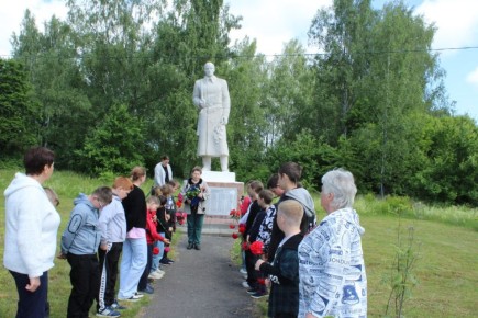 В детском лагере «Волна», организованном при Рябчинской средней школе, состоялся траурный митинг, посвящённый памяти начала Великой Отечественной войны