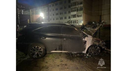 Пожар лишил жителей Брянска двух машин