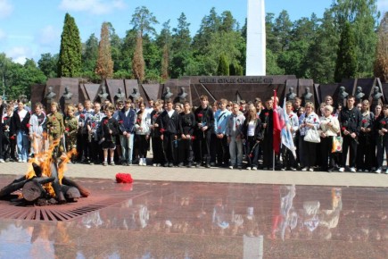 29 июня, в День партизан и подпольщиков, Мемориальный комплекс «Партизанская поляна» принимал участников Молодежного патриотического фестиваля «Партизанскими тропами Брянщины»