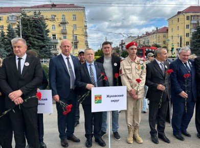 Олег Воронин: Сегодня, 29 июня, в составе делегации Жуковского округа принял участие в торжествах, посвящённых Дню партизан и подпольщиков, прошедших в Брянске