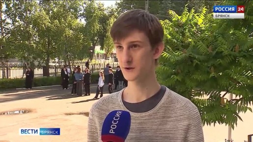 Сегодня и завтра выпускники школ пересдают Единый государственный экзамен по одному из предметов