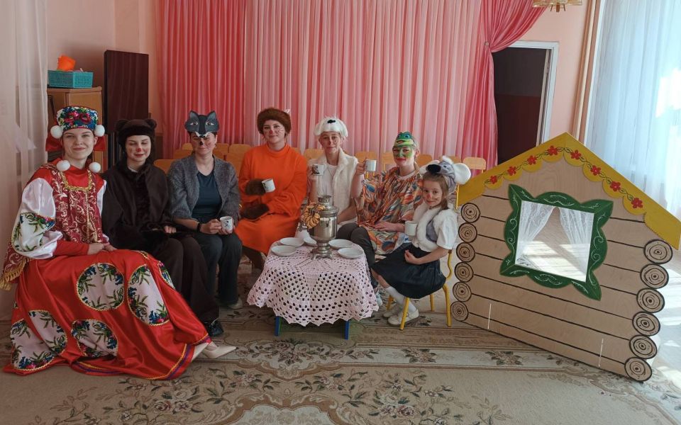 Сегодня, 3 июля музыкальный зал МБДОУ – Детский сад №29 «Родничок» превратился в театральные подмостки