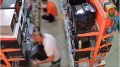 В Брянске уголовник сумел вынести мимо касс магазина микроволновку
