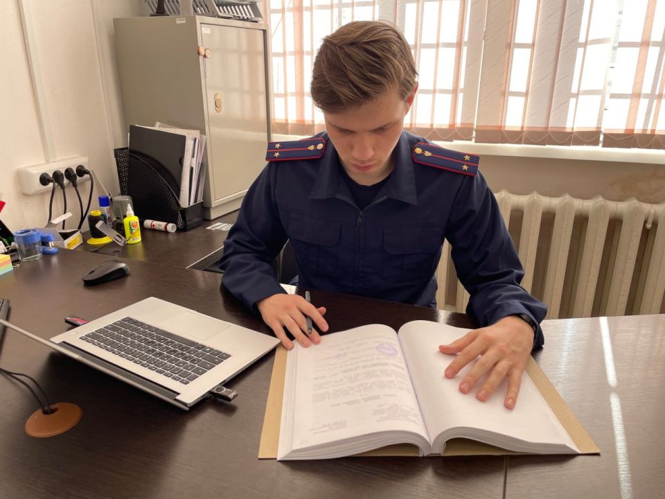 Несовершеннолетний житель Погарского района предстанет перед судом по обвинению в краже денежных средств у местного жителя (п. «а» ч. 3 ст. 158 УК РФ)