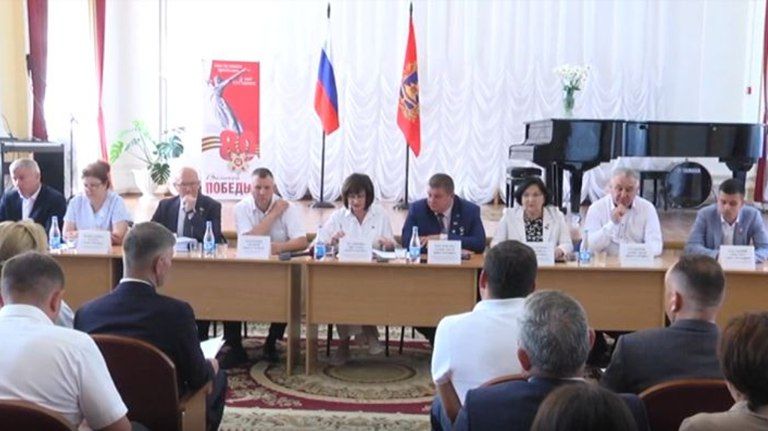Депутаты трех комитетов облдумы провели выездное заседание в Почепе
