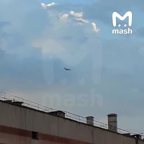 Беспилотник заметили в небе жители подмосковного Домодедово