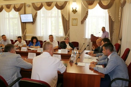Комитет областной Думы по ЖКХ, дорожному строительству, транспорту и ТЭК на своем заседании обсудил вопрос о проведении капитального ремонта общего имущества многоквартирных домов на территории области