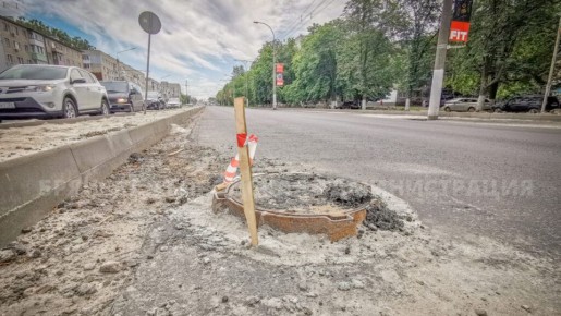 В Брянске корректируют высоту люков в рамках ремонта проспекта Московского