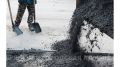 В Брянске латают дорожные ямы и косят траву