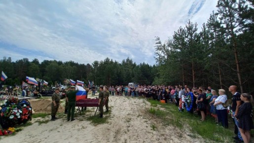 Олег Воронин: Сегодня, 28 июля, в Жуковке проводили в последний путь воина СВО, гвардии старшего лейтенанта Ефименко Александра Валерьевича