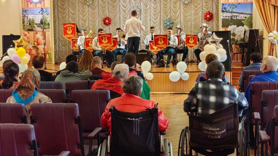 В Брянском доме-интернате для престарелых граждан и инвалидов состоялся праздничный концерт