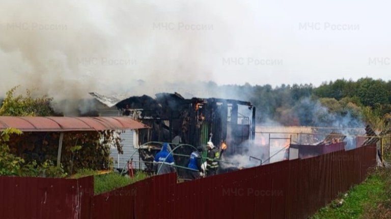 В брянском селе Красный Рог пожар уничтожил жилой дом