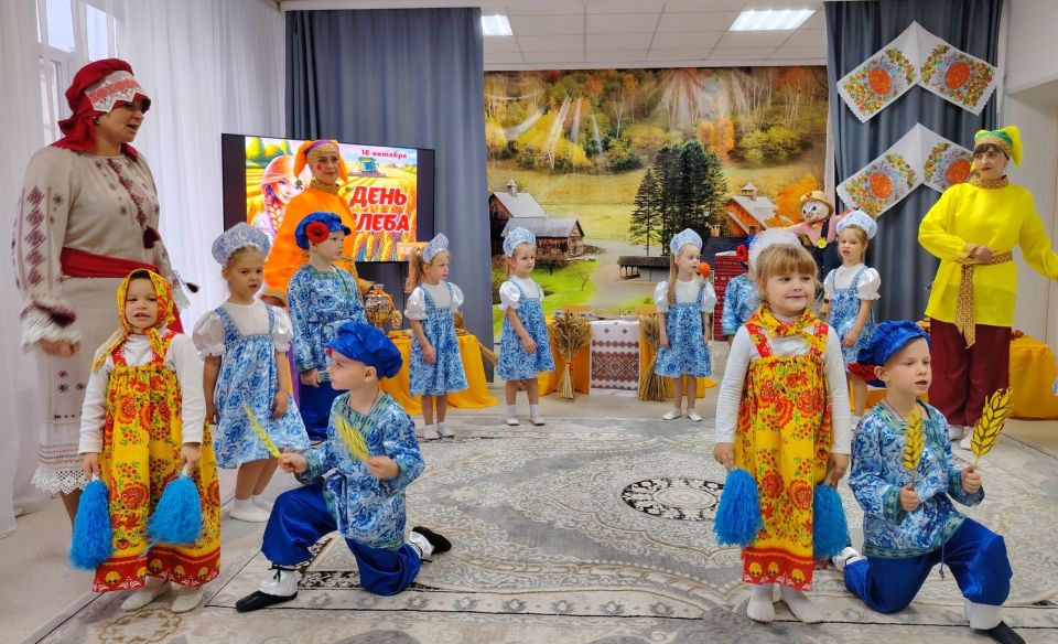 В МБДОУ- детский сад № 7 «Орлёнок» города Клинцы 16 октября отметили один из самых добрых и вкусных праздников — День Хлеба! Этот праздник посвящён важности хлеба в нашей жизни, его символике и ценности