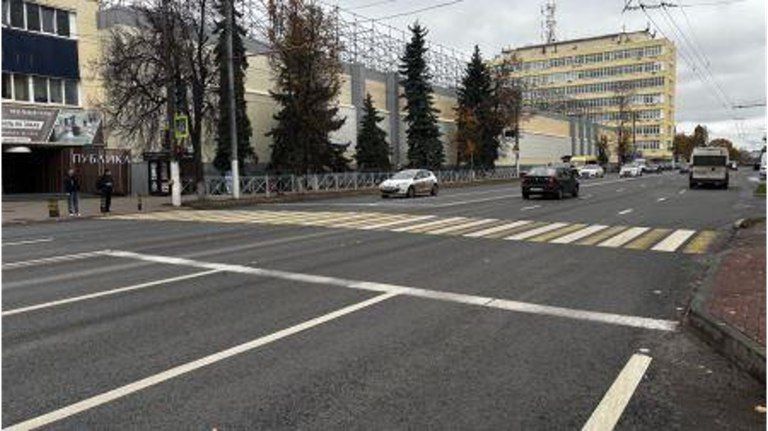 В Брянске на пешеходном переходе возле «Кремния» иномарка сбила 24-летнего парня