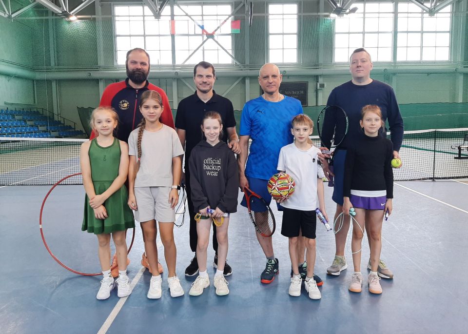 В Брянске, в теннисной спортивной школе «Горизонт», праздник посвятили Дню отца