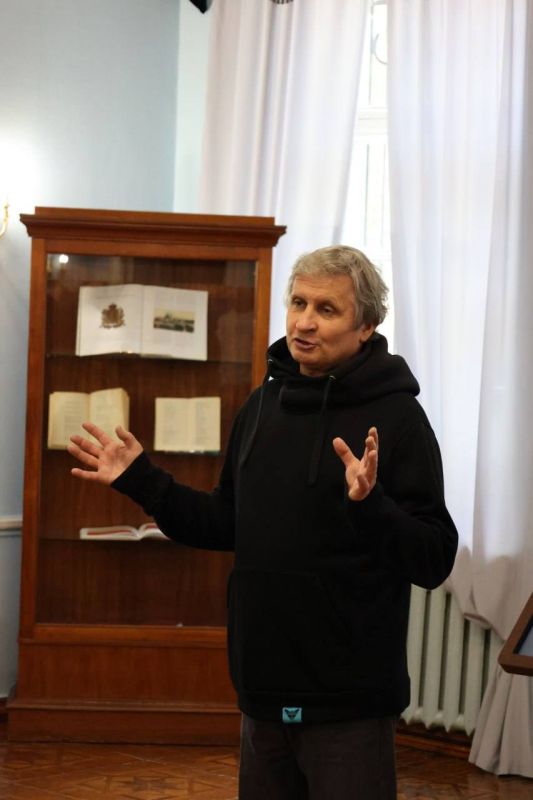 17 октября в музее-заповеднике Ф. И. Тютчева «Овстуг» открылась выставка, посвященная 130-летию Сергея Есенина «Не каждый умеет петь…»