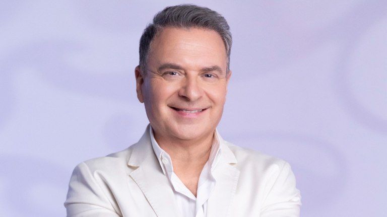 Брянский артист Добронравов исполнил «Ромашки для Наташки» на Первом канале