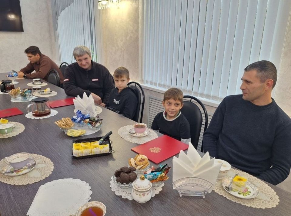 В преддверии праздника – Дня отца, в Бежицком районе города Брянска состоялась встреча с отцами-одиночками