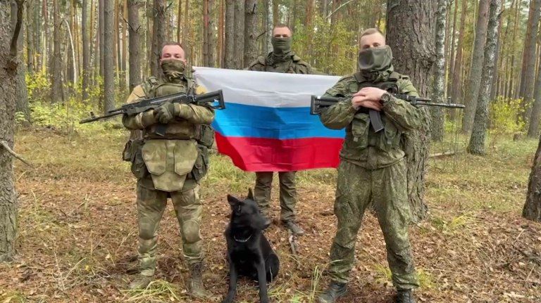 Бойцы СВО поздравили своих отцов в Брянской области