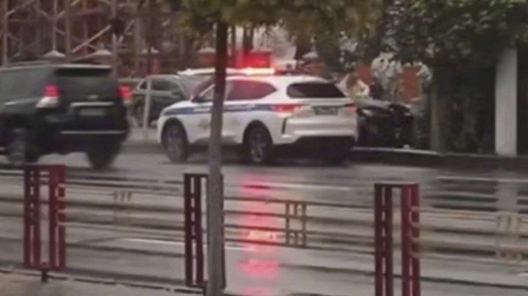 В Брянске водитель не справился с управлением и врезался в дерево