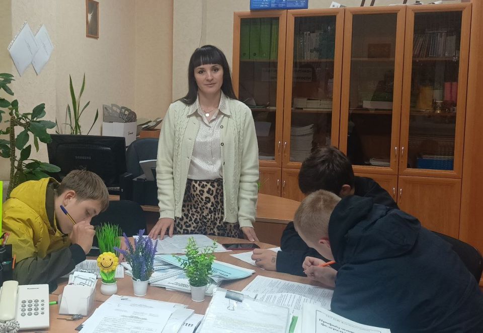 Одной из важнейших задач службы занятости населения является помощь в профессиональном самоопределении подростков