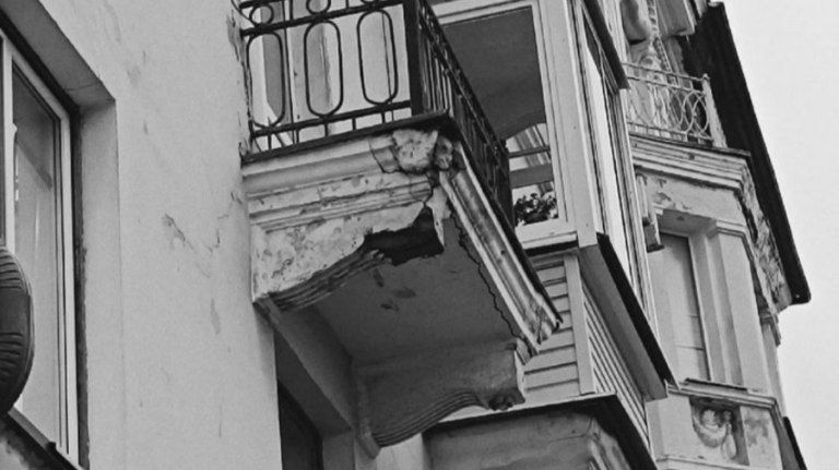 Власти Брянска начали судиться из-за опасных балконов на улице Ленина